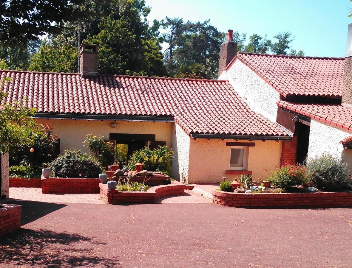 " Village Tonneaux De Tirpoil " Montilliers Exterior foto